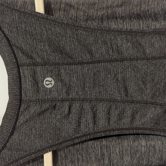 Lululemon Size 4 Pace Perfect Tank - Picture 4 of 4